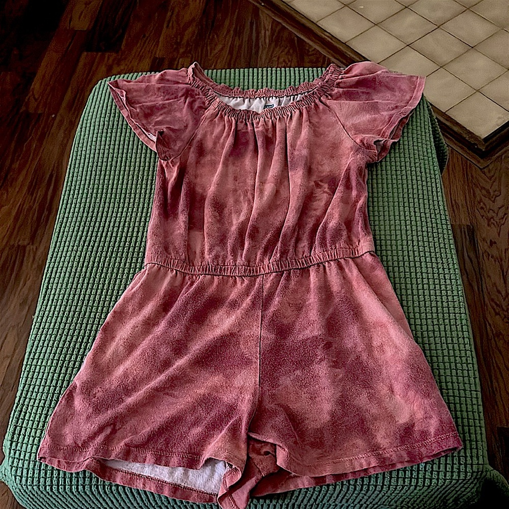 Girls Old Navy romper, size Medium (8). Super cute and comfy!